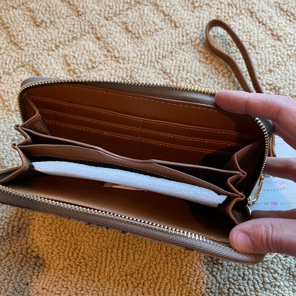 Realtree Girl Wallet - Picture 3 of 7